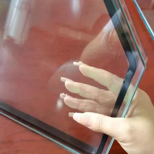 Flexibel glas met warme rand
